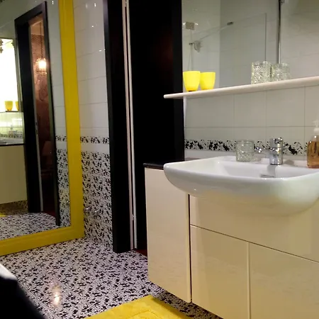 Interno 3, With Large Garage 5' Walk From The Center *