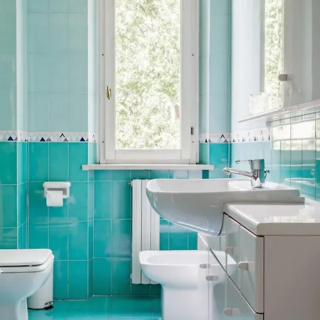 Interno 3, With Large Garage 5' Walk From The Center דירה