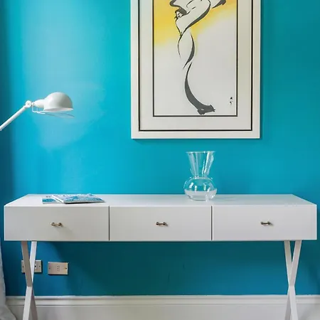 Interno 3, With Large Garage 5' Walk From The Center דירה