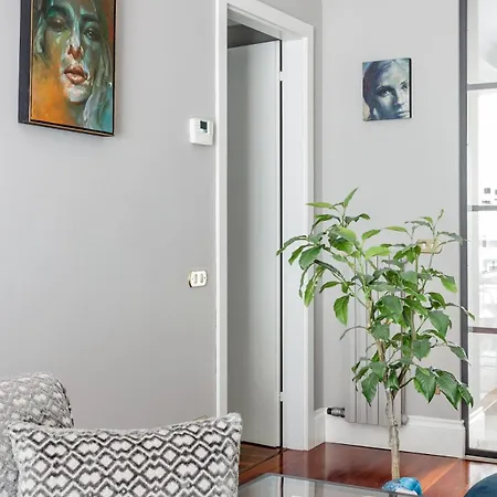 Interno 3, With Large Garage 5' Walk From The Center 公寓 *